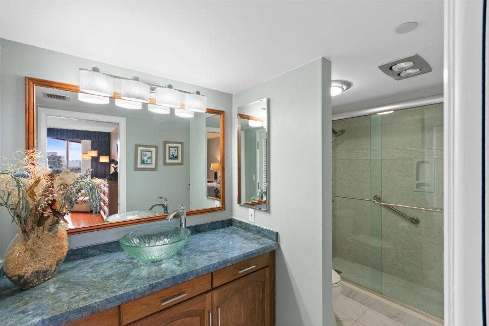 100 Lakeshore Drive, #754, North Palm Beach, FL 33408 Walk-in Shower