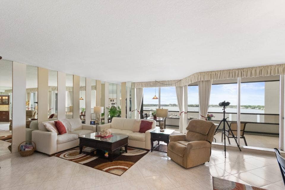 100 Lakeshore Drive, #754, North Palm Beach, FL 33408 Living Room