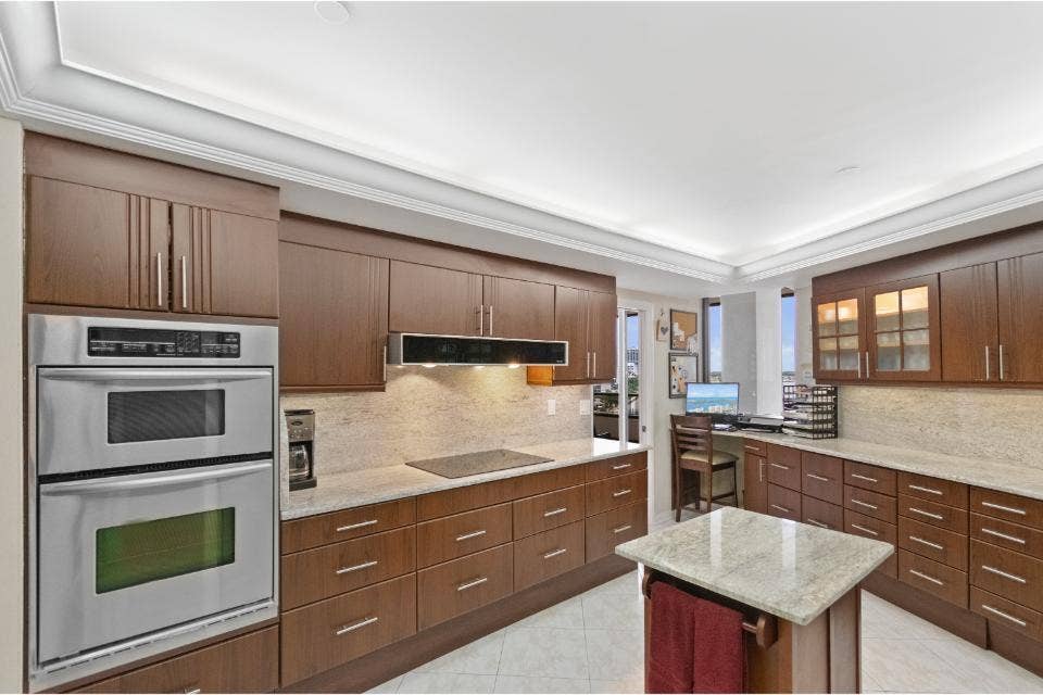 100 Lakeshore Drive, #754, North Palm Beach, FL 33408 Kitchen