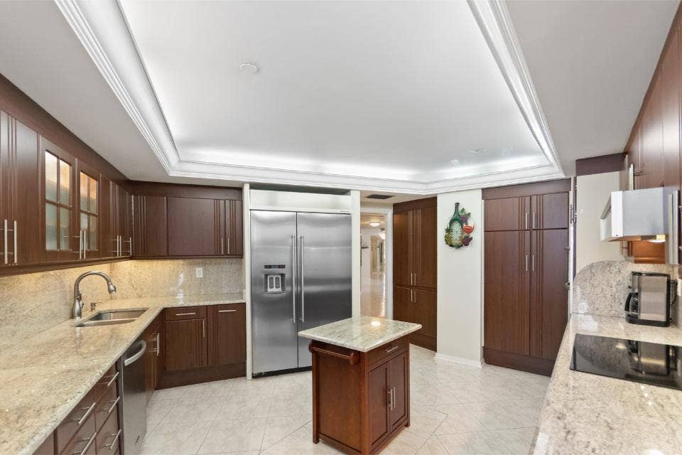 100 Lakeshore Drive, #754, North Palm Beach, FL 33408 Kitchen