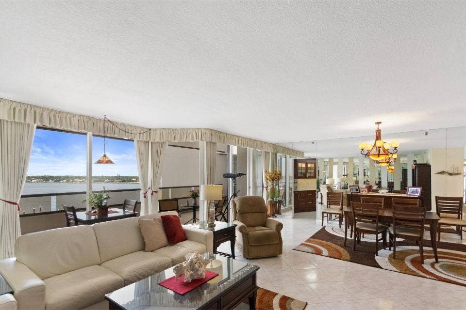 100 Lakeshore Drive, #754, North Palm Beach, FL 33408 Living Space