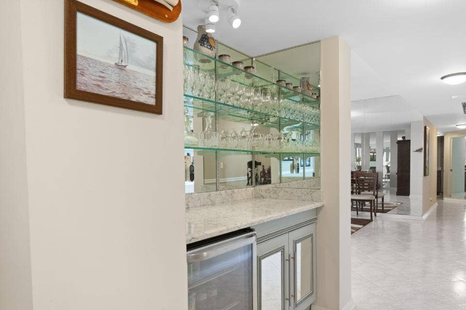 100 Lakeshore Drive, #754, North Palm Beach, FL 33408 Updated Bar