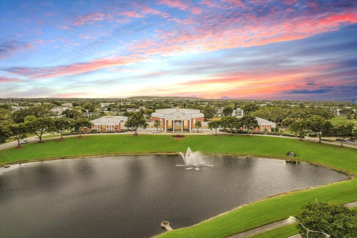 226 DURHAM E, #226, Deerfield Beach, FL 33442 CLUBHOUSE DRONE