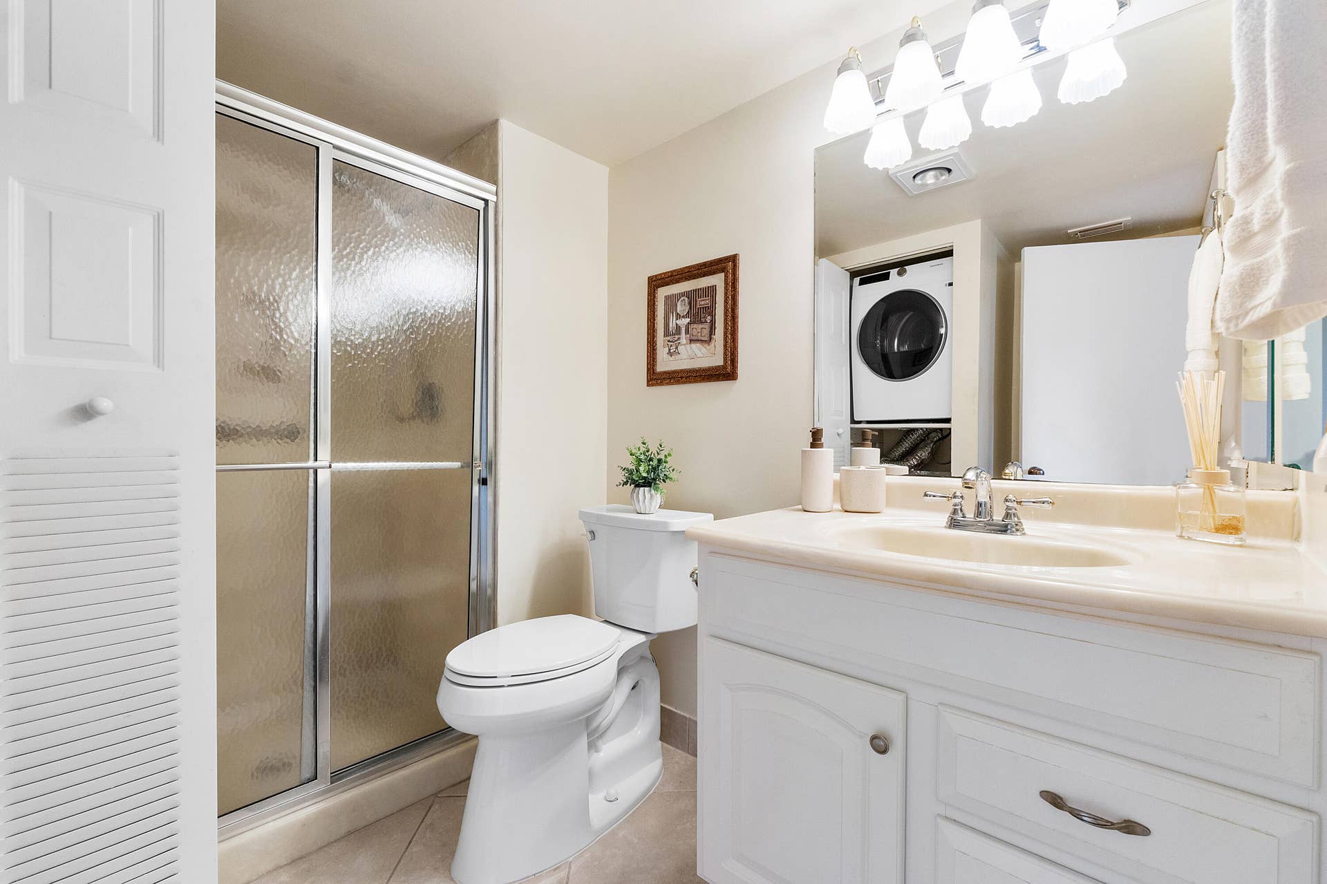 9283 Vista Del Lago, #37-I, Boca Raton, FL 33428 Second bathroom