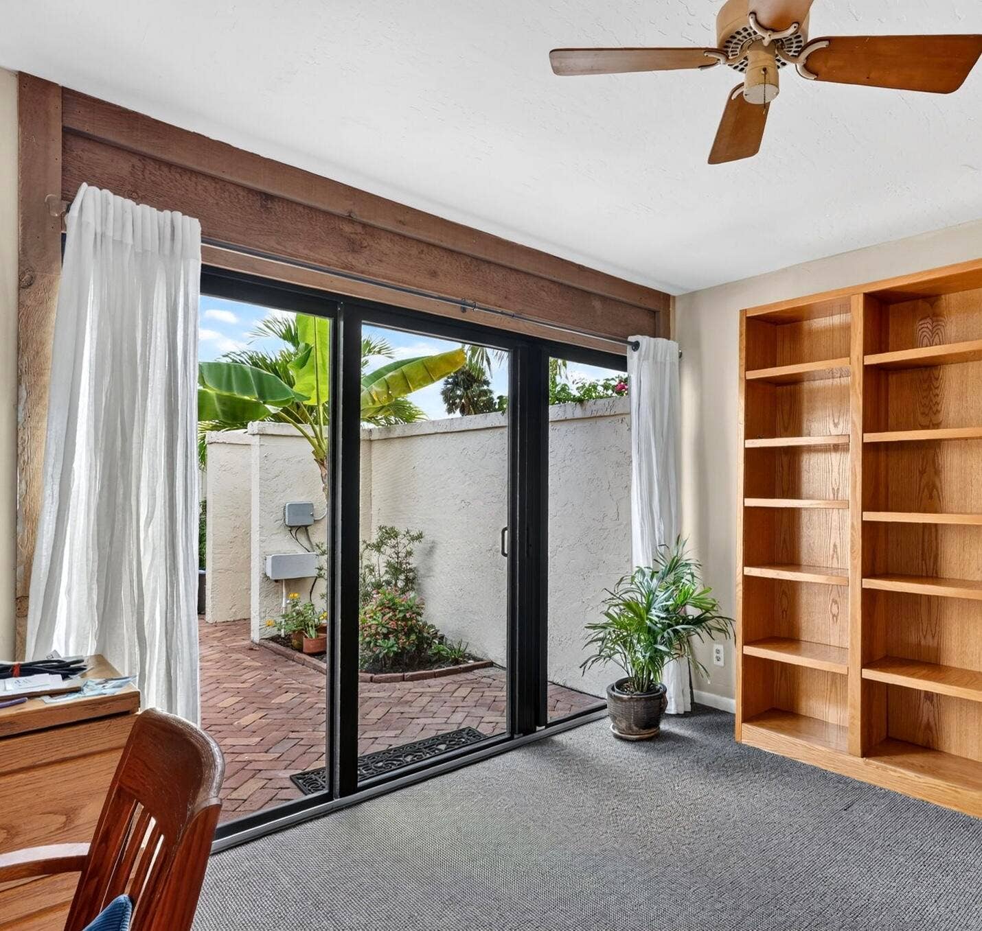 105 SANDPIPER Circle W, Jupiter, FL 33477 Guest Suite w/ Private Courtyard Entrance