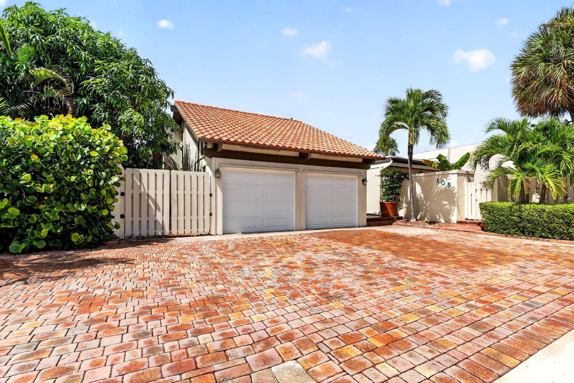 105 SANDPIPER Circle W, Jupiter, FL 33477 Expansive Parking for Up to 6 Vehicles