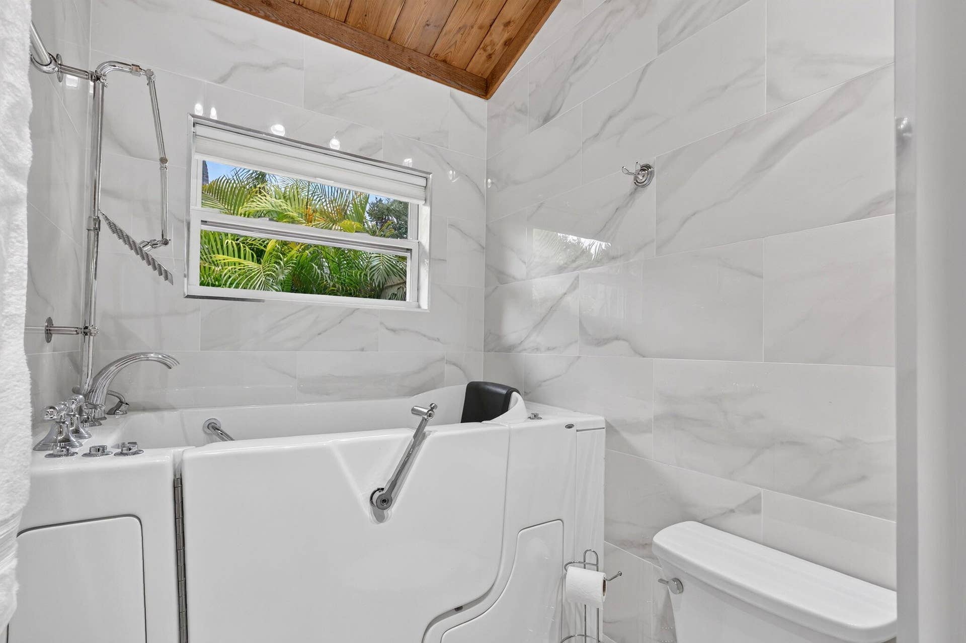 105 SANDPIPER Circle W, Jupiter, FL 33477 Primary Suite
