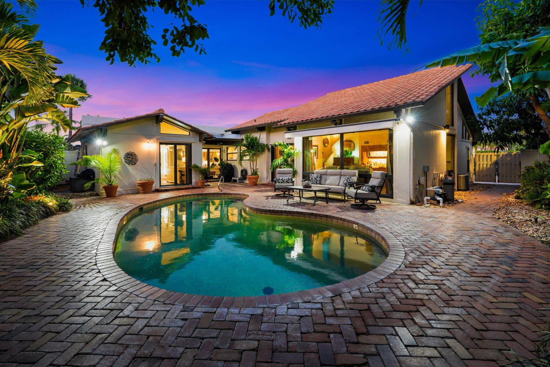 105 SANDPIPER Circle W, Jupiter, FL 33477 Private Spectacular Outdoor Space