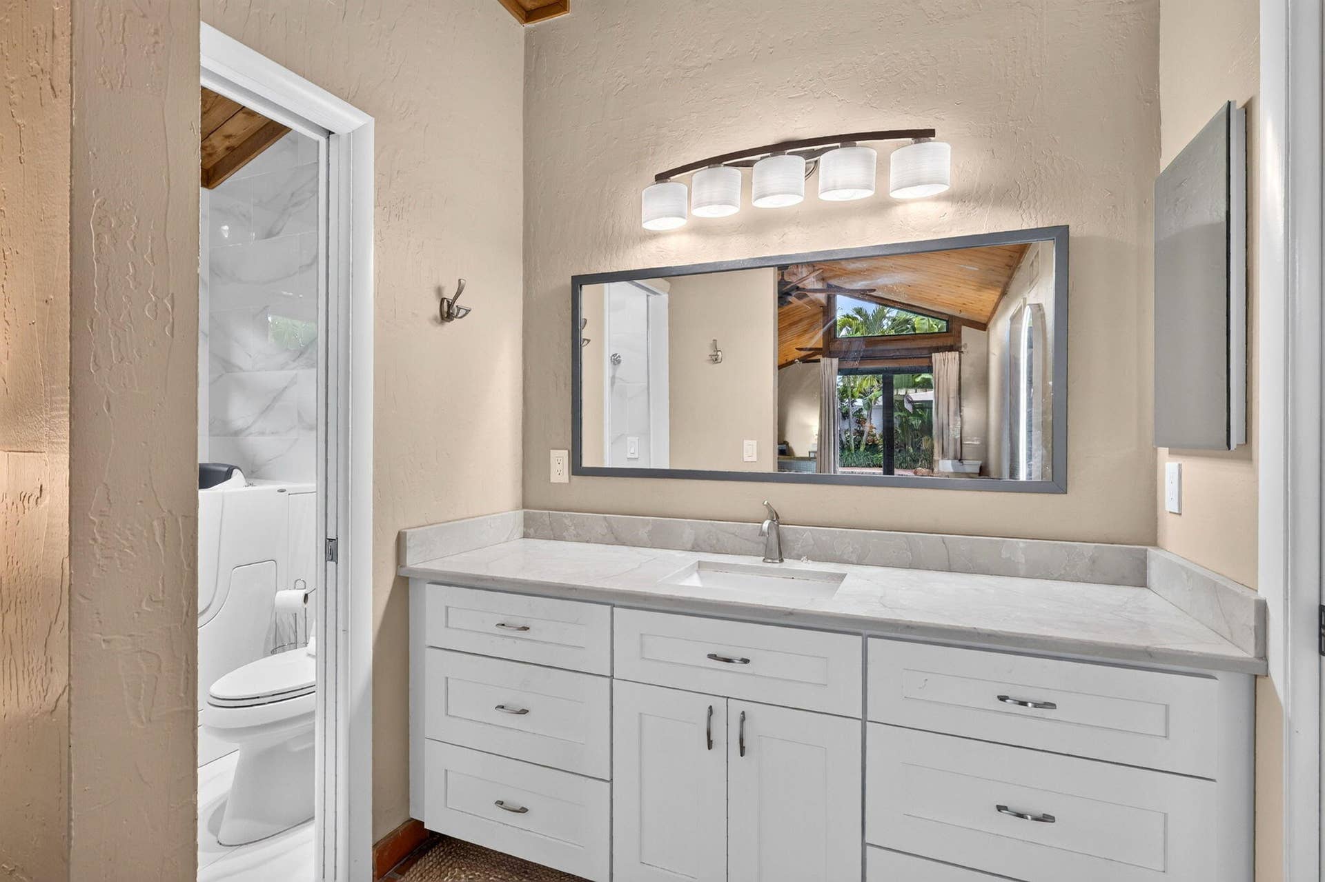 105 SANDPIPER Circle W, Jupiter, FL 33477 Primary Suite