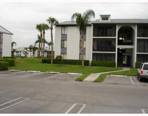 Property photo for 1105 GREEN PINE Boulevard, #C2, West Palm Beach, FL