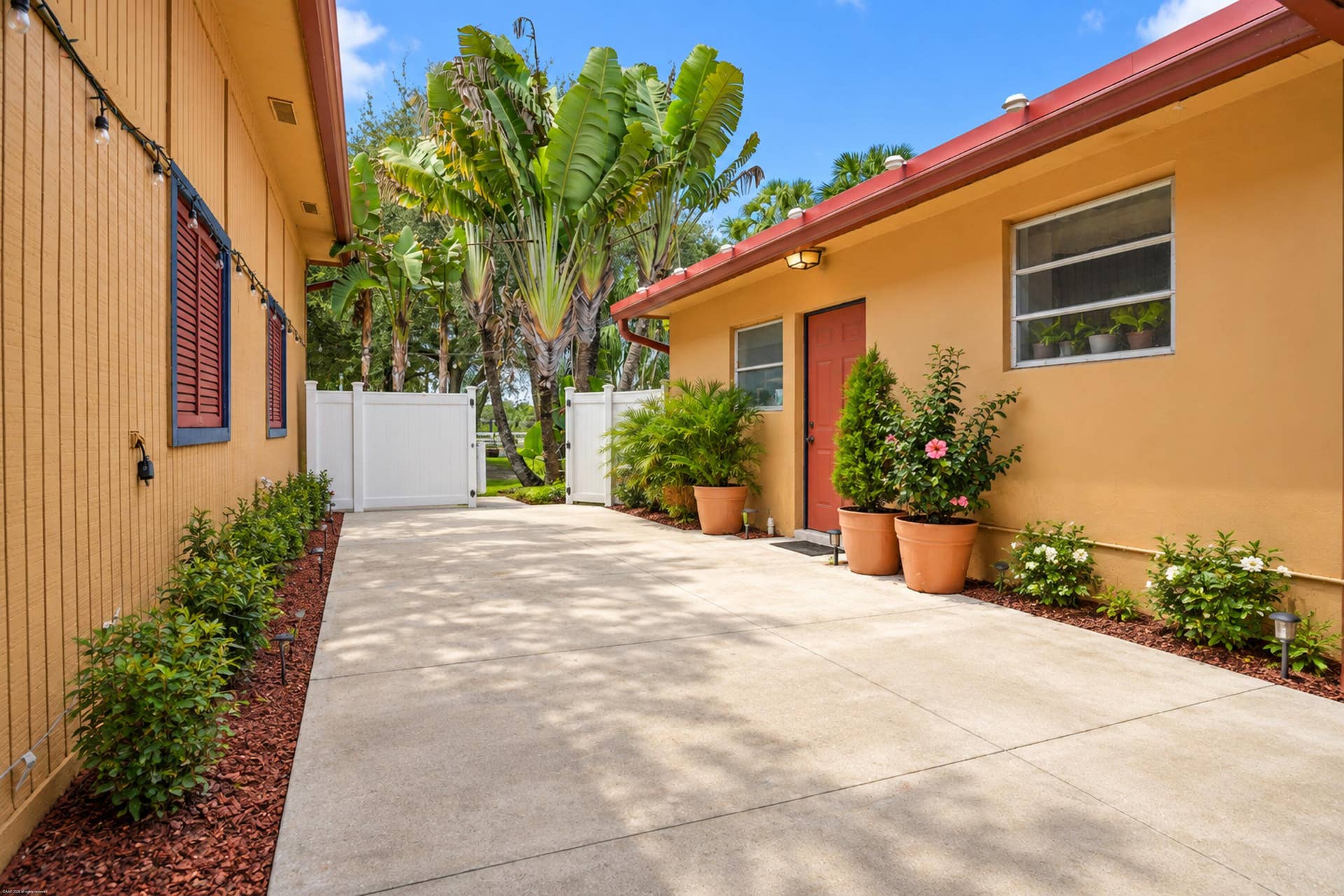 3516 Hanover Circle, Loxahatchee, FL 33470 Entry Courtyard to staff apartments
