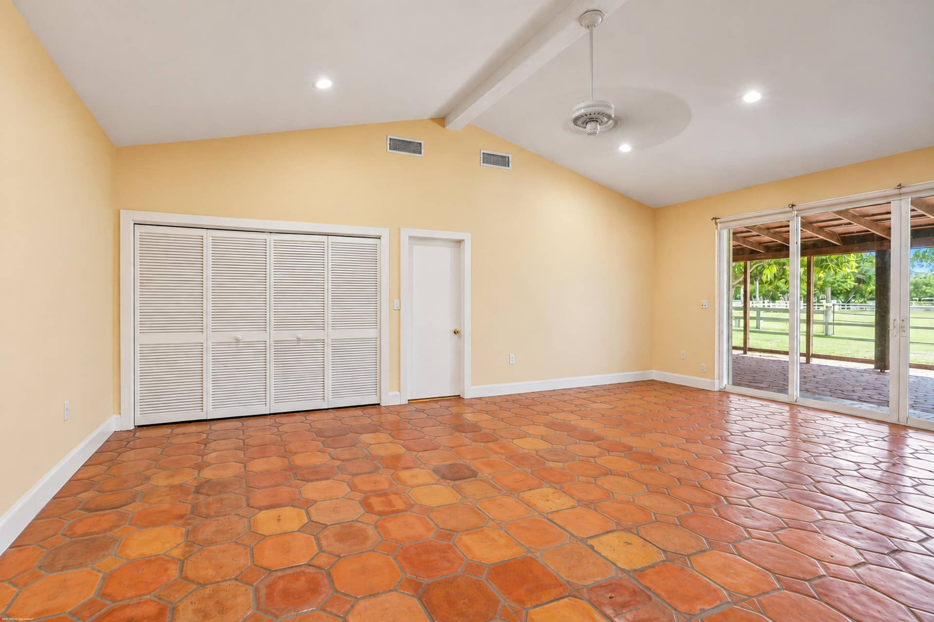 3516 Hanover Circle, Loxahatchee, FL 33470 Barn Loung/Apartmente