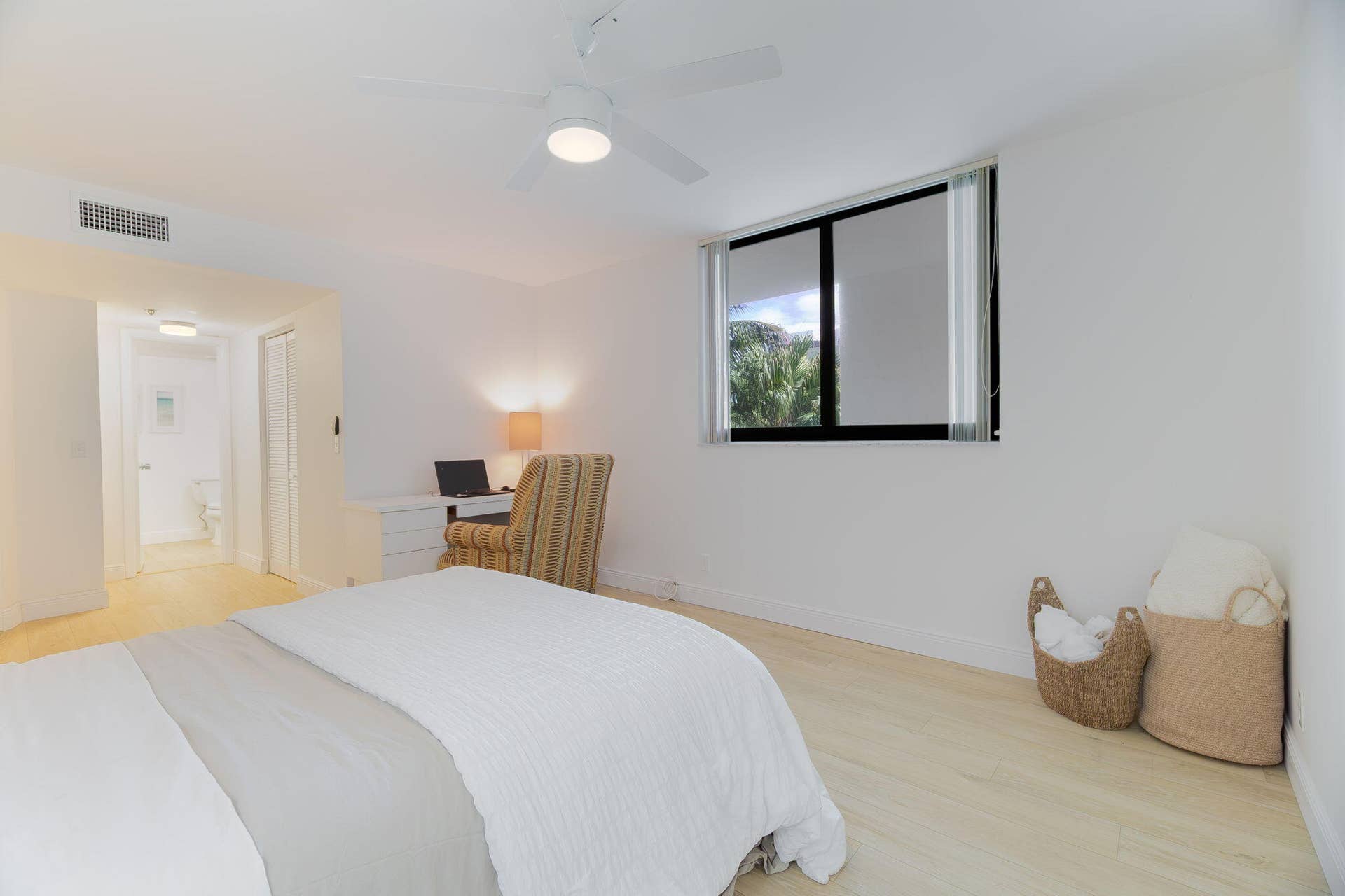 2565 S Ocean Boulevard, #205-N, Highland Beach, FL 33487 GUEST ROOM