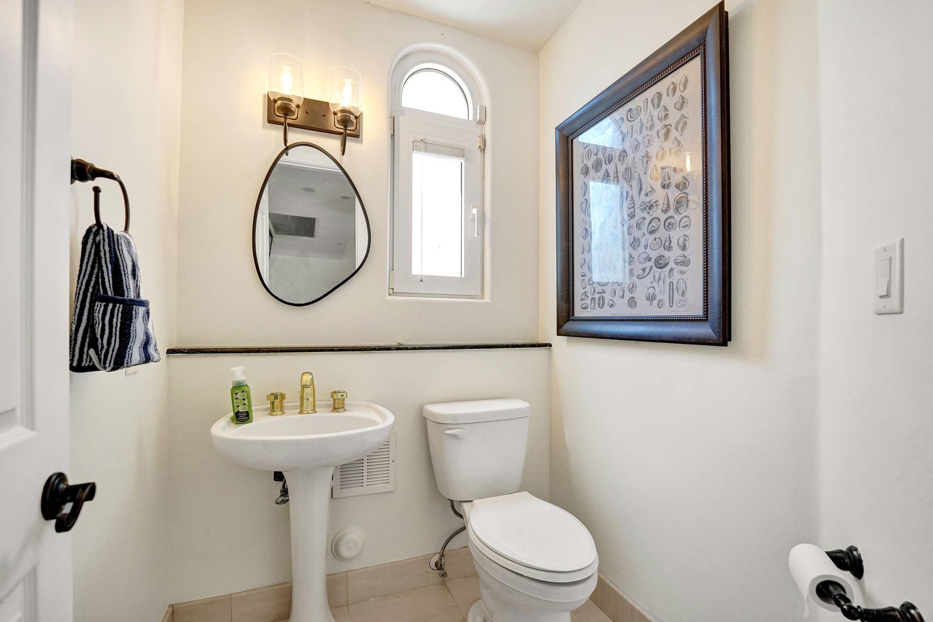 1780 Bay Drive, Pompano Beach, FL 33062 2nd Fl Powder Room 2