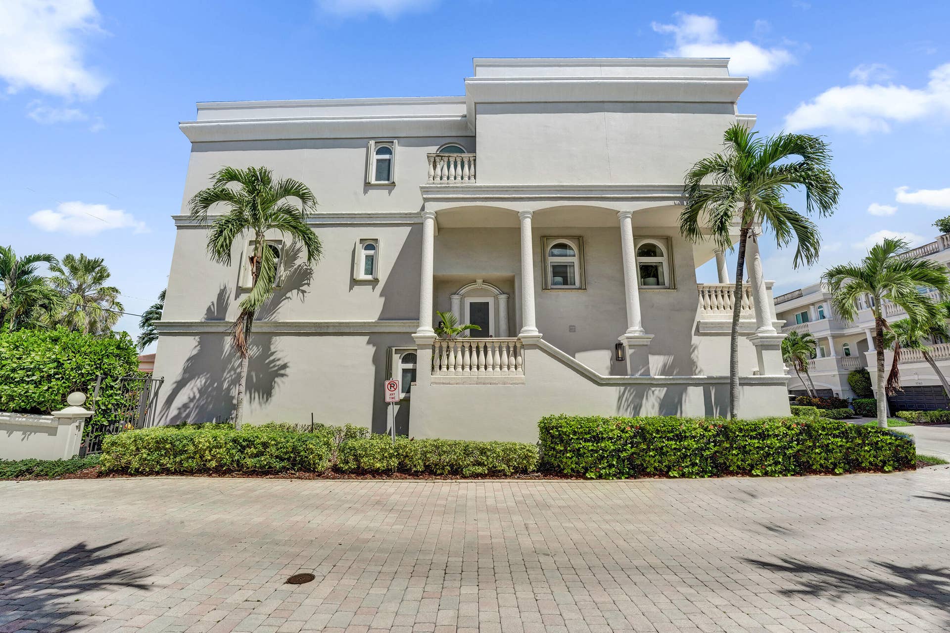 1780 Bay Drive, Pompano Beach, FL 33062 Front Door Side View