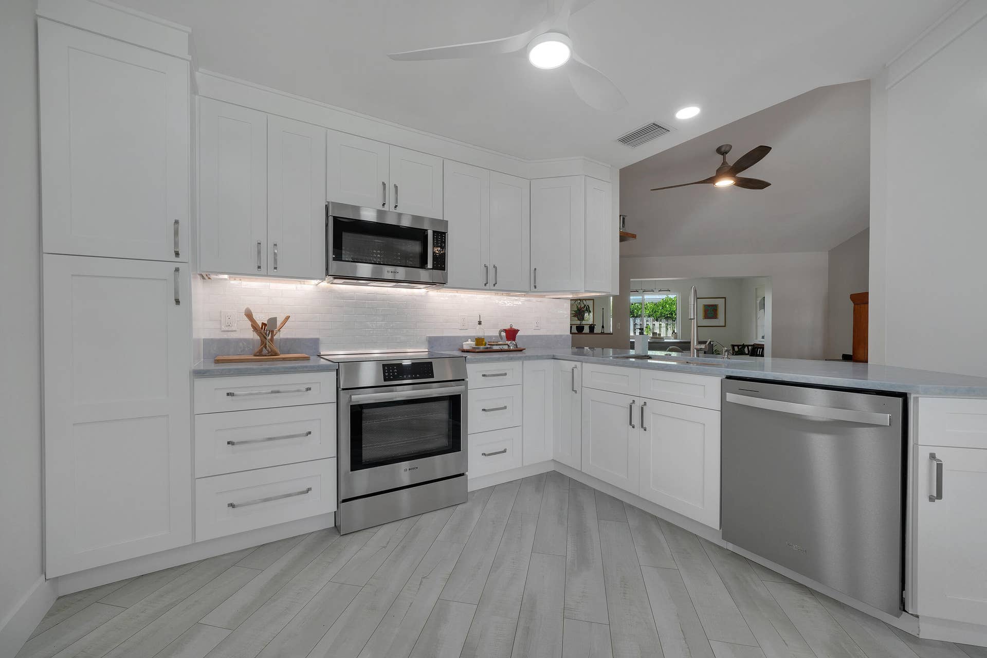 129 Stillwater Circle, Jupiter, FL 33458 Kitchen w/ Pass Through to Living Room
