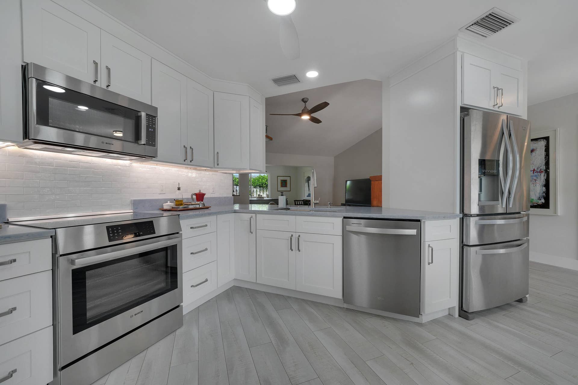 129 Stillwater Circle, Jupiter, FL 33458 Kitchen w/ Pass Through to Living Room (Bar Seats 3)