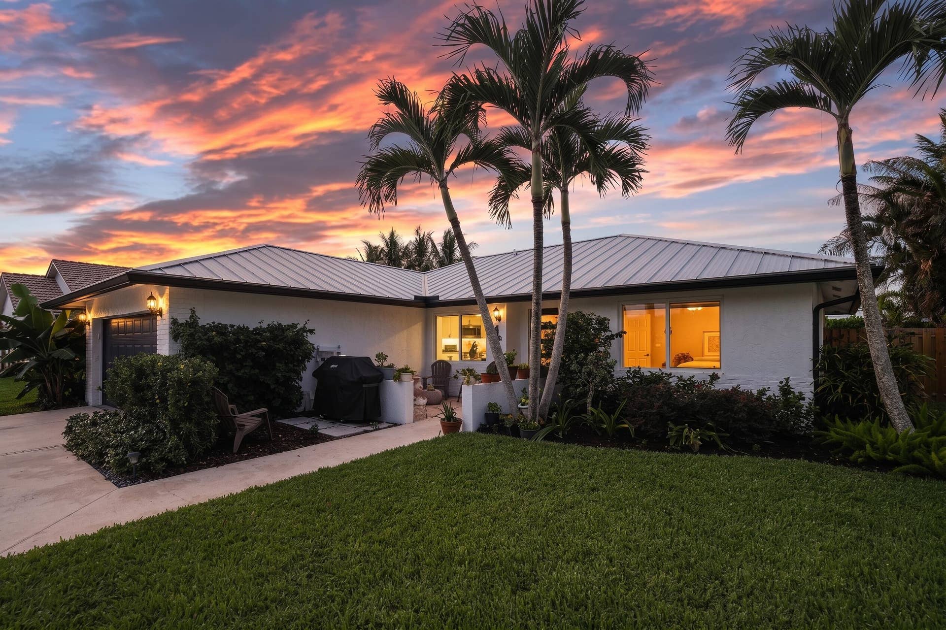 129 Stillwater Circle, Jupiter, FL 33458 Twilight Ground Shot