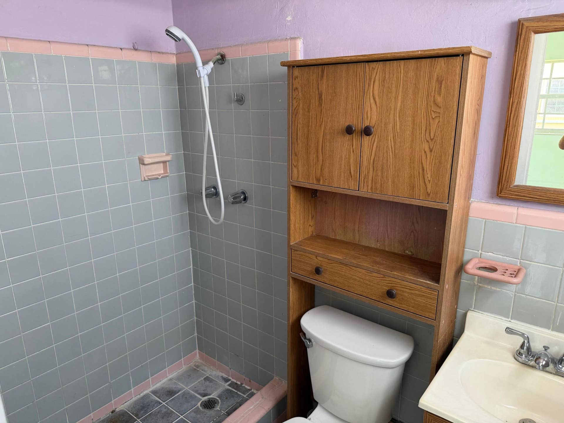 2924 NW 9TH Terrace, Wilton Manors, FL 33311 Primary Berdroom's Bahroom. Shower with tiled walls and a handheld shower fixture