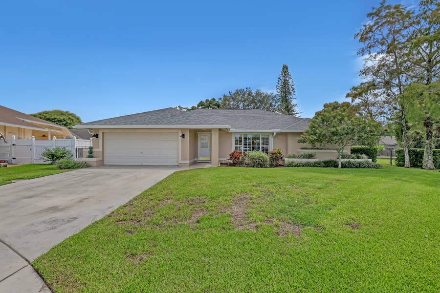 Property photo for 1835 Moonflower Circle, Wellington, FL
