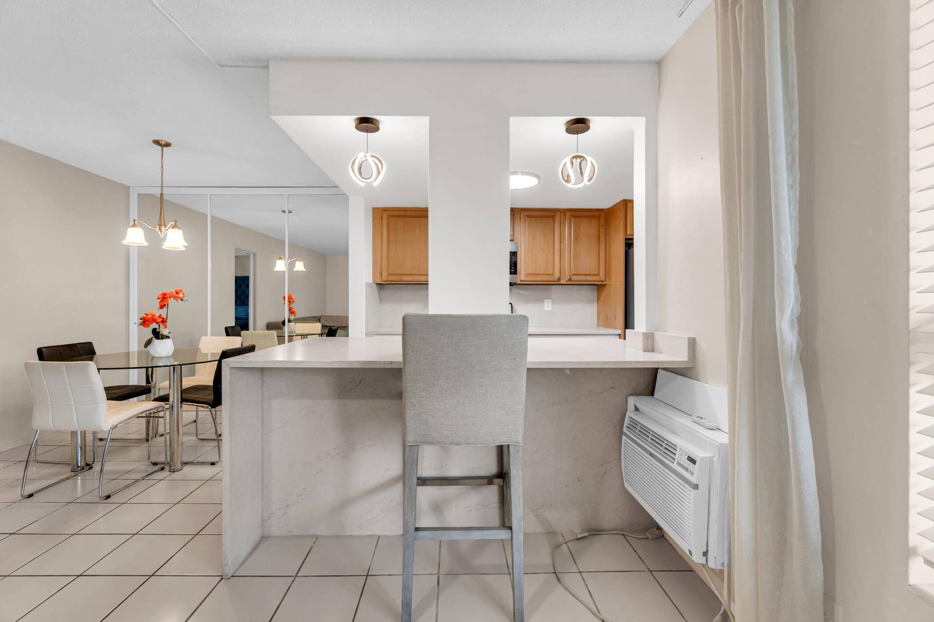 2840 NE 33RD Court, #2, Fort Lauderdale, FL 33306 Kitchen pass-through with a breakfast bar and recessed lighting
