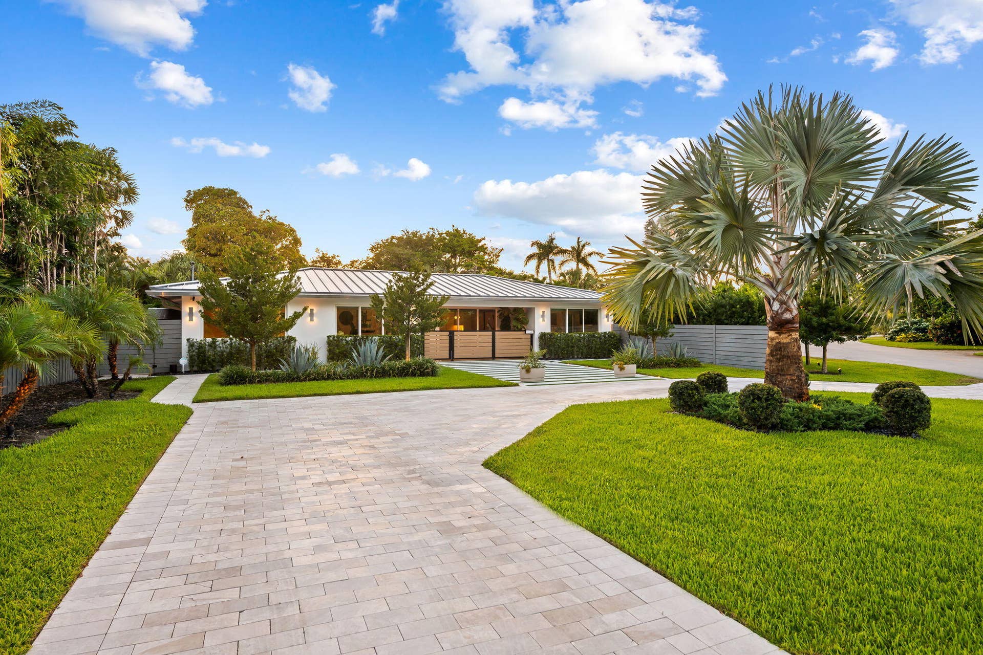 2000 CORAL GARDENS Drive, Wilton Manors, FL 33306 41-web-or-mls-DSC_2733