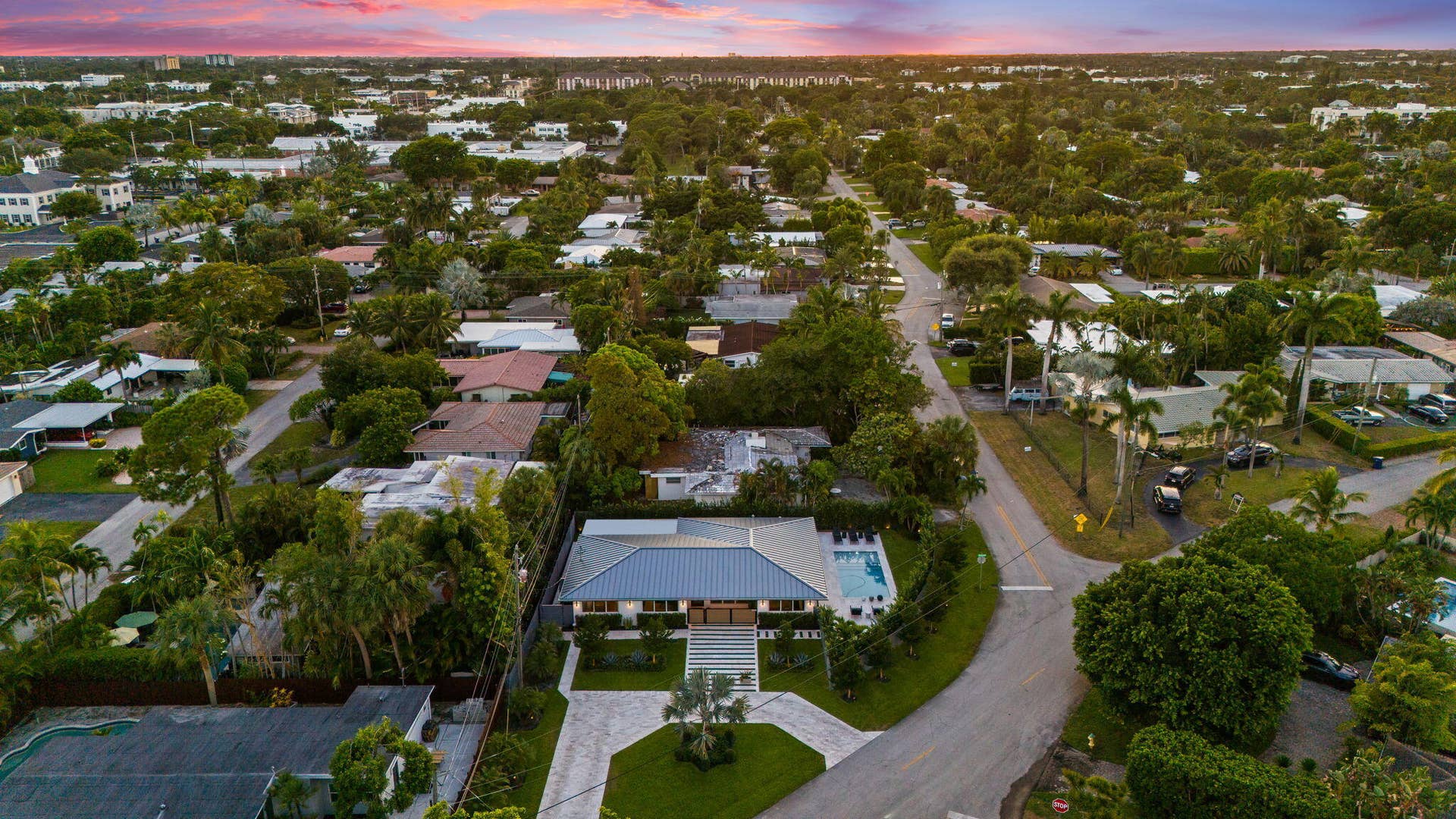 2000 CORAL GARDENS Drive, Wilton Manors, FL 33306 44-web-or-mls-DJI_20260827193939_0944_D