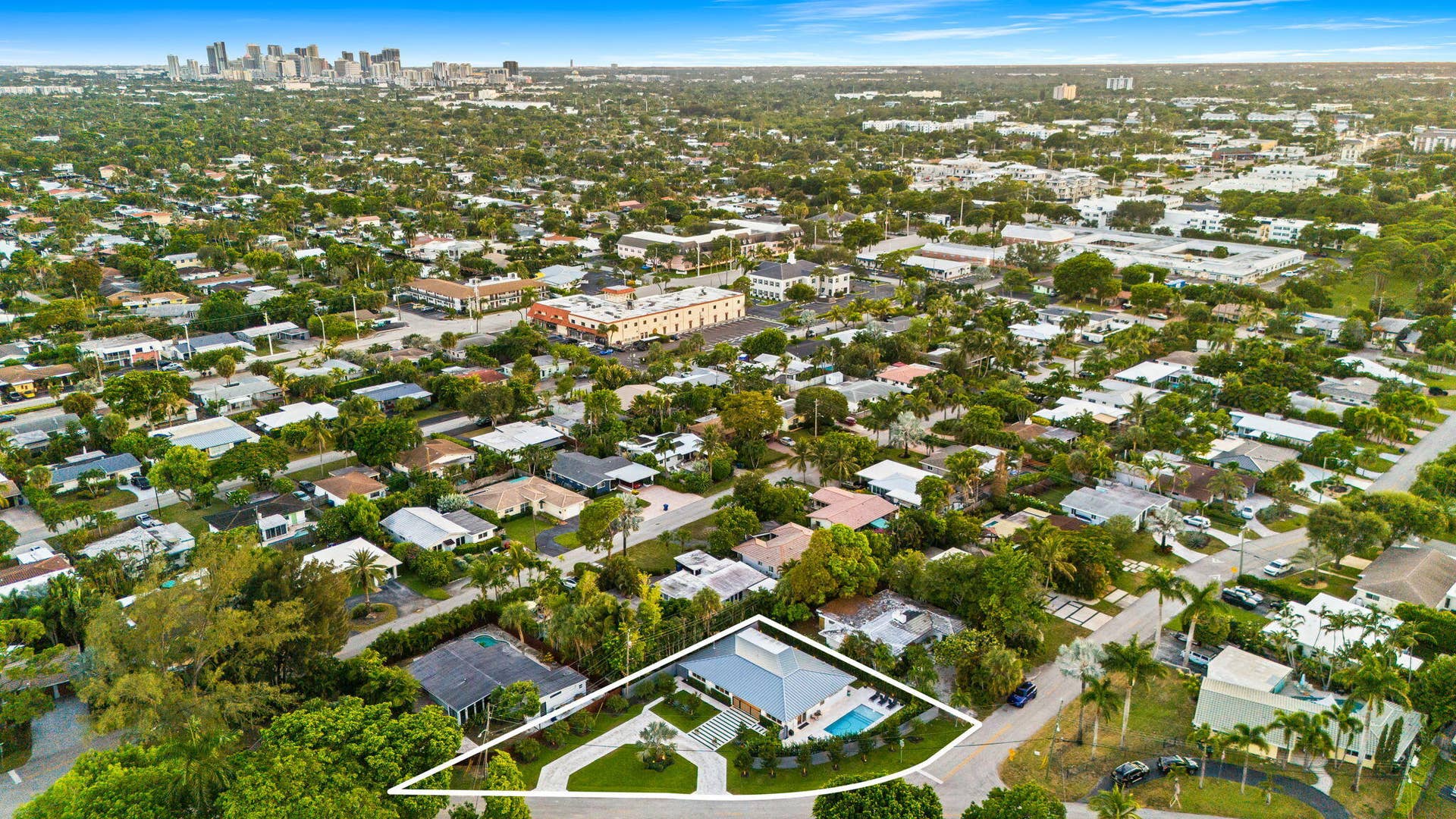 2000 CORAL GARDENS Drive, Wilton Manors, FL 33306 4-web-or-mls-DJI_20260827194314_0968_D