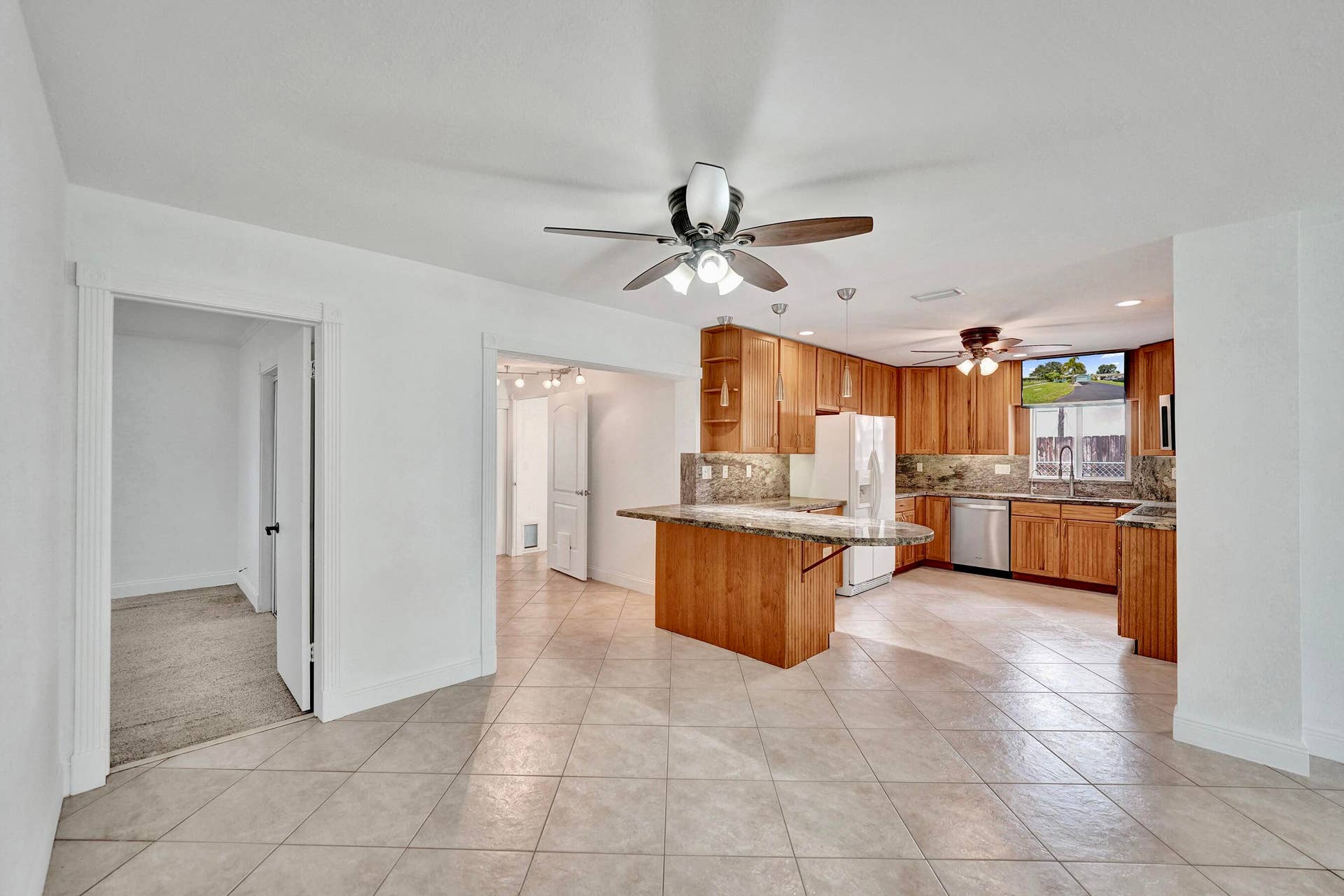 5081 SW 29TH Way, Dania Beach, FL 33312 Dining and Kitchen