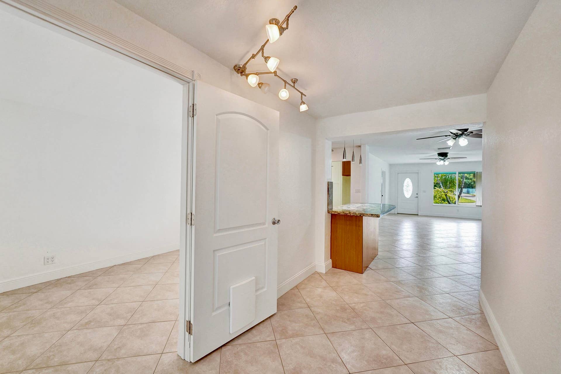 5081 SW 29TH Way, Dania Beach, FL 33312 Hallway, Bonus Room