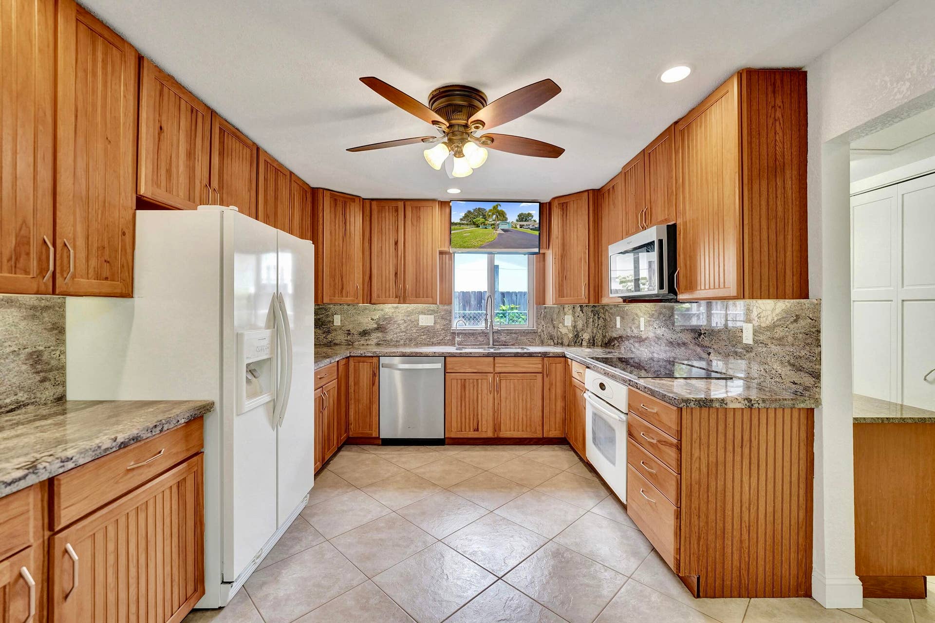 5081 SW 29TH Way, Dania Beach, FL 33312 Kitchen