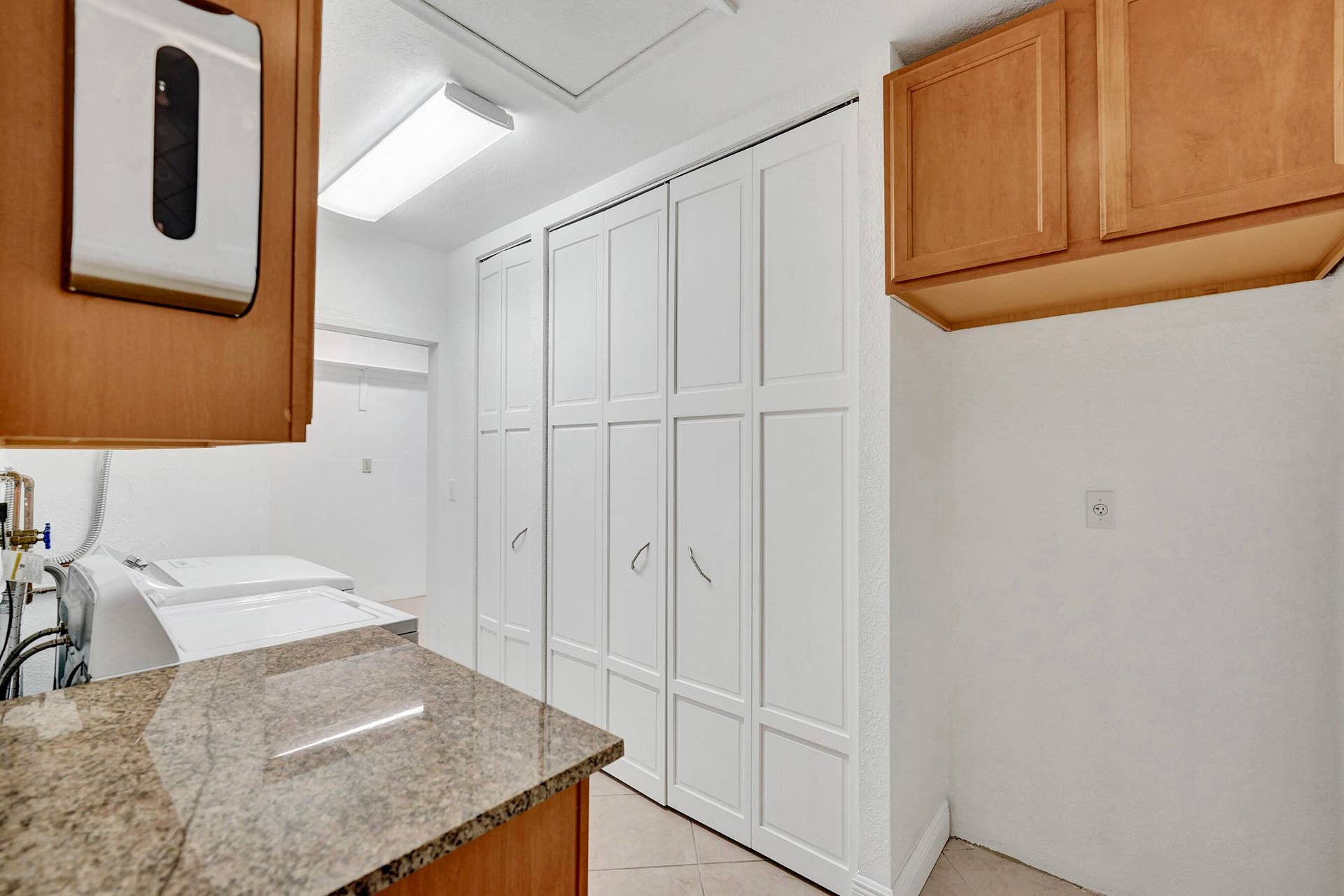5081 SW 29TH Way, Dania Beach, FL 33312 Laundry Room