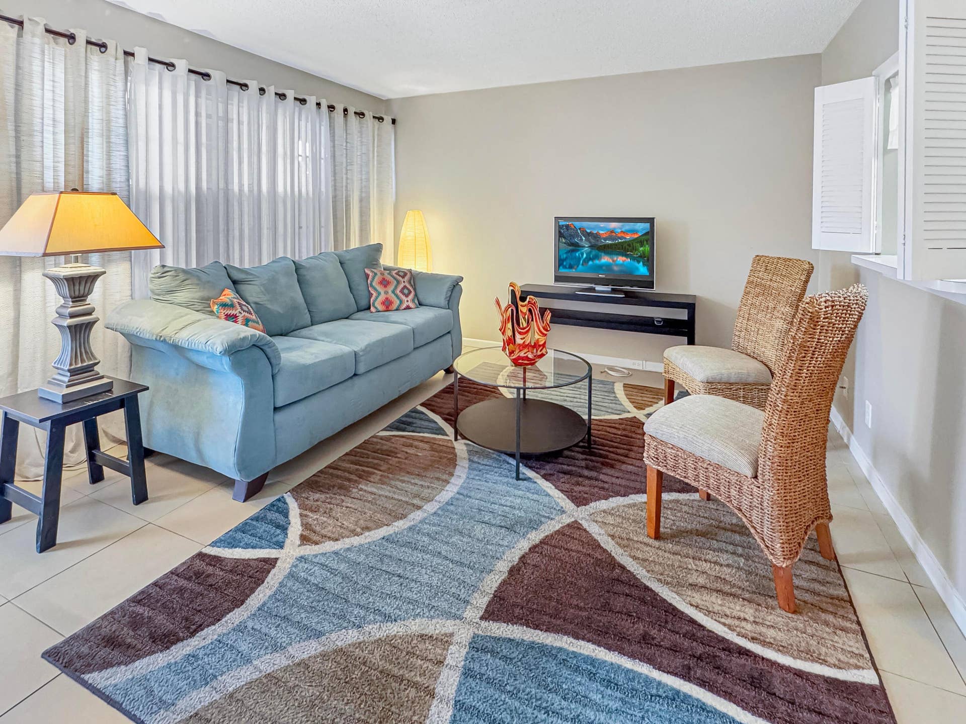 1013 HARWOOD C, #1013, Deerfield Beach, FL 33442 Tiled flooring extends throughout the space, complemented by neutral wall paint
