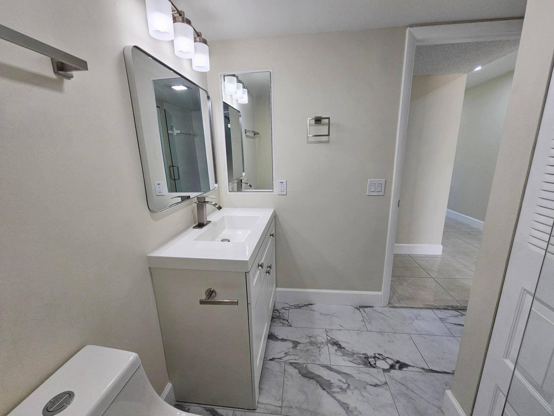 Bathroom 2 (2)