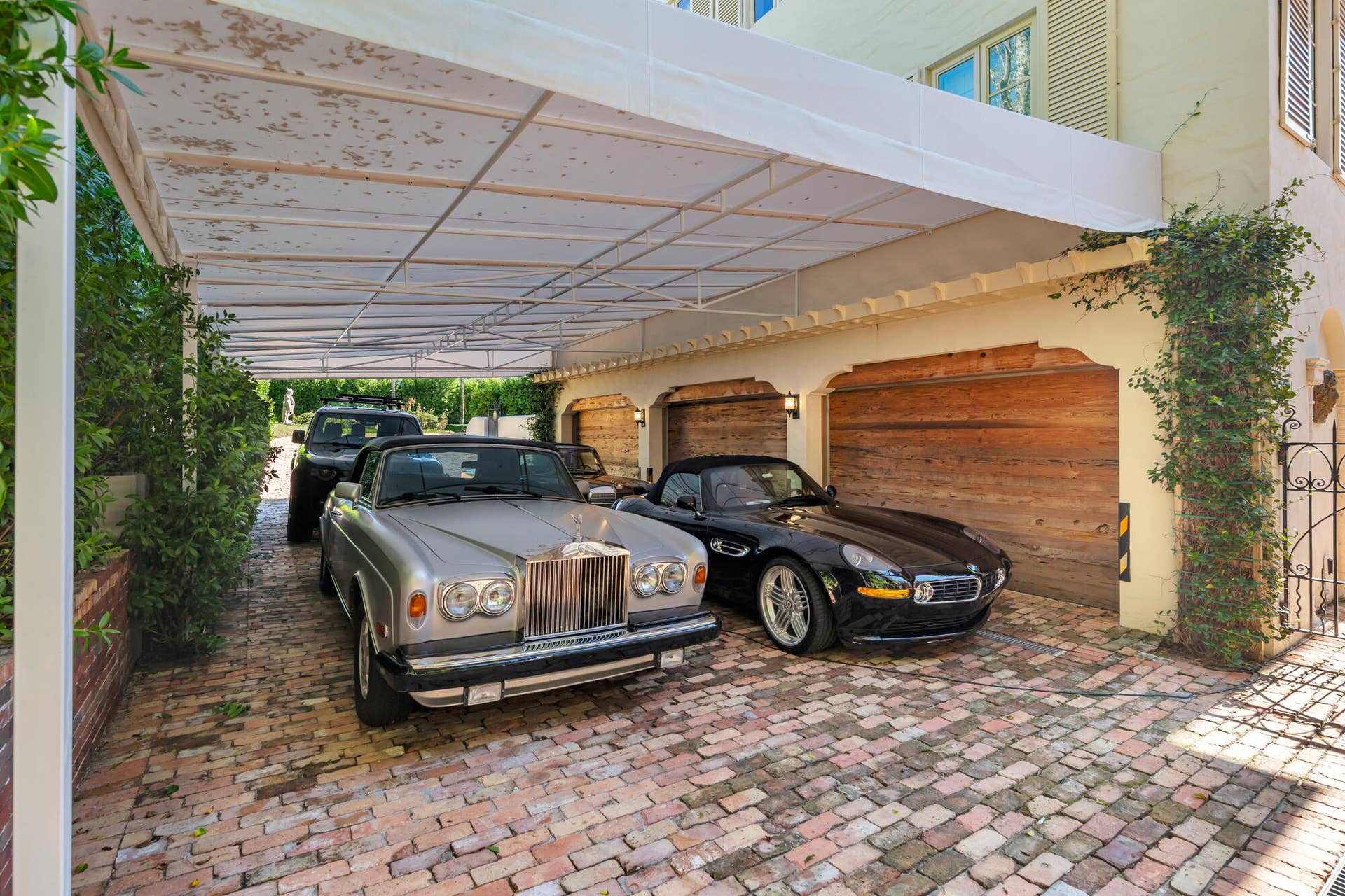 111 Via Del Lago, Palm Beach, FL 33480 21E-GARAGES AND CARPORT