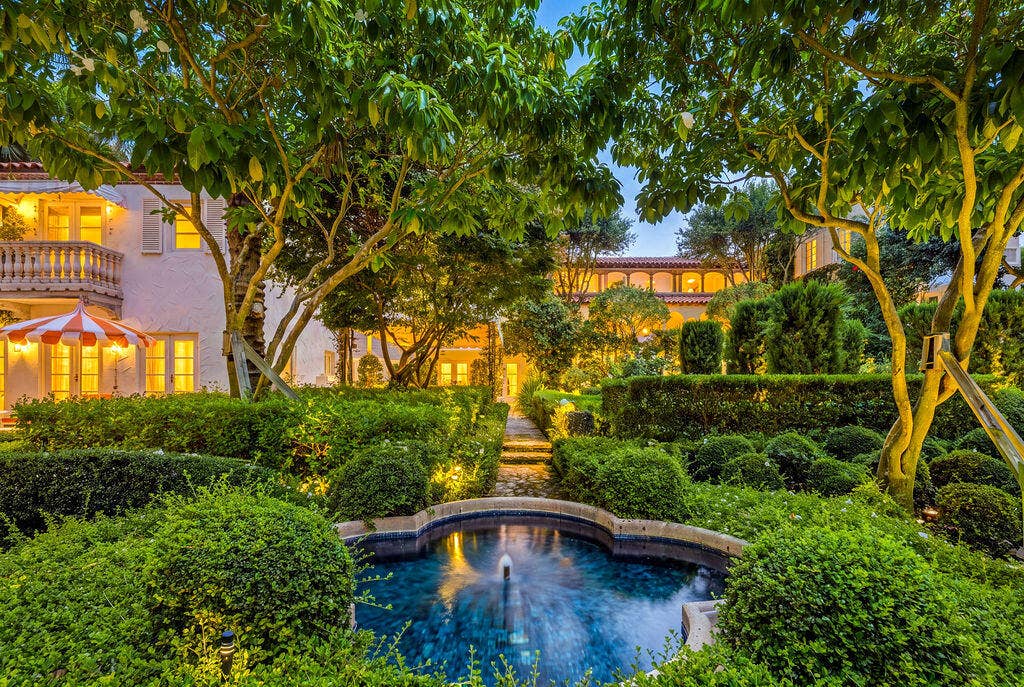 111 Via Del Lago, Palm Beach, FL 33480 Twilight_10