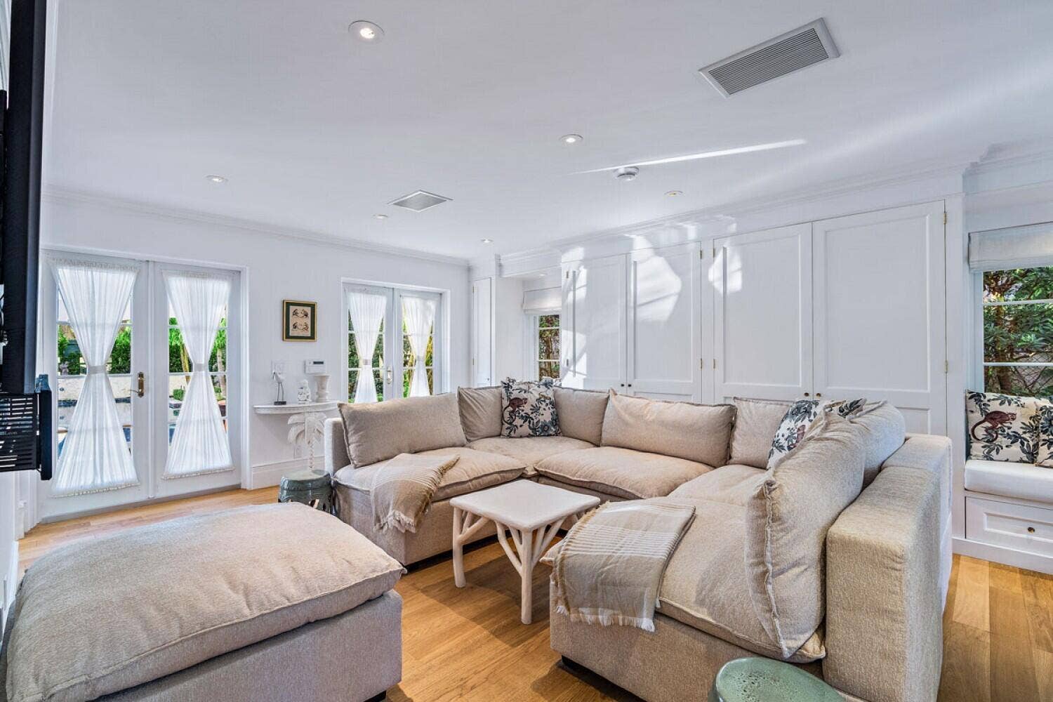 111 Via Del Lago, Palm Beach, FL 33480 19-Cabana