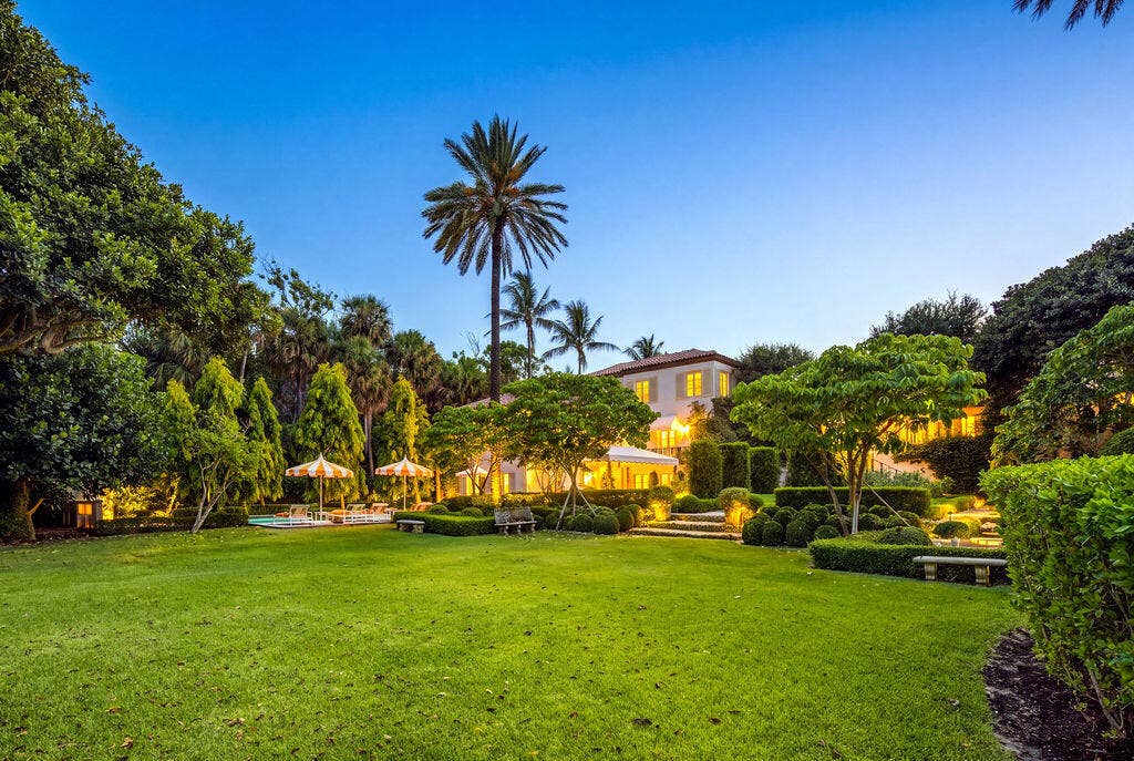 111 Via Del Lago, Palm Beach, FL 33480 Twilight_4
