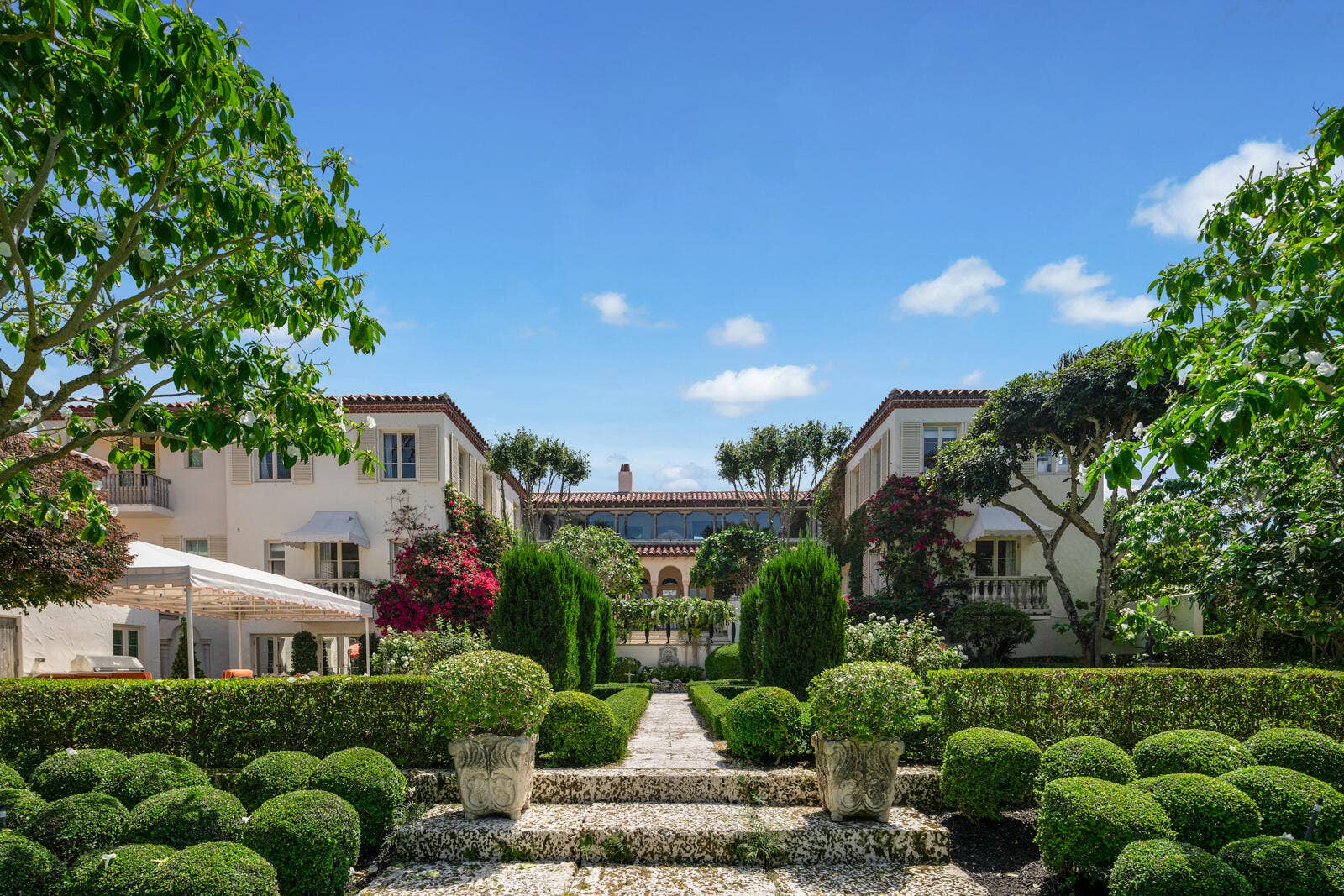 111 Via Del Lago, Palm Beach, FL 33480 4-Mature trees
