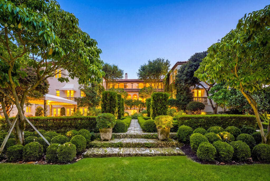 111 Via Del Lago, Palm Beach, FL 33480 Twilight_3