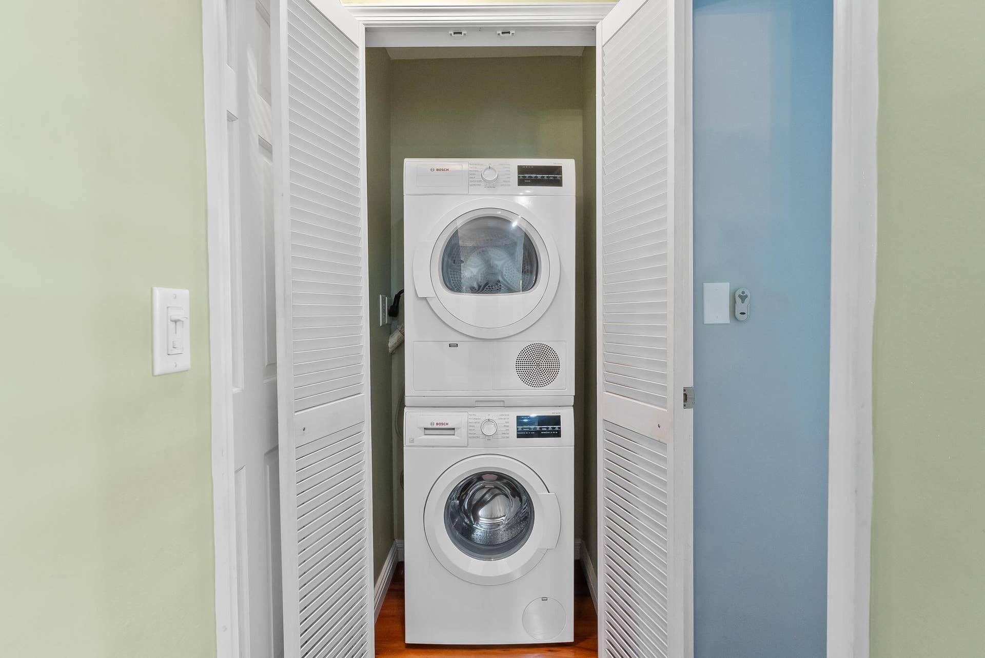 815 Middle River Drive, #202, Fort Lauderdale, FL 33304 In Unit Washer Dryer
