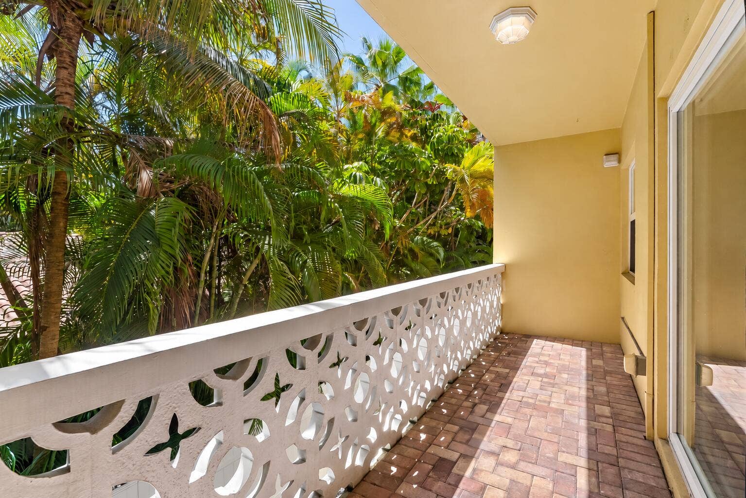 815 Middle River Drive, #202, Fort Lauderdale, FL 33304 Balcony South