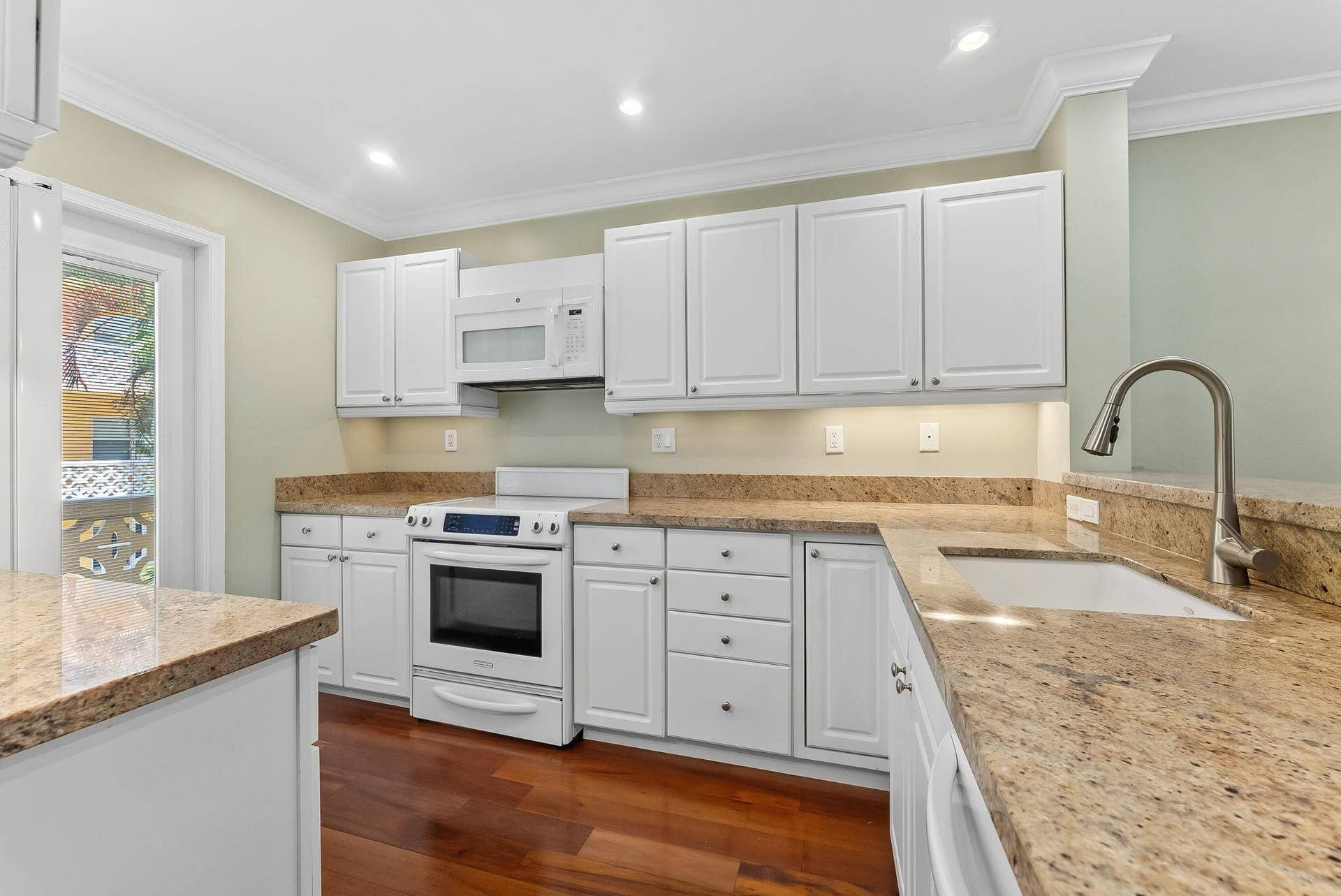 815 Middle River Drive, #202, Fort Lauderdale, FL 33304 Kitchen 1