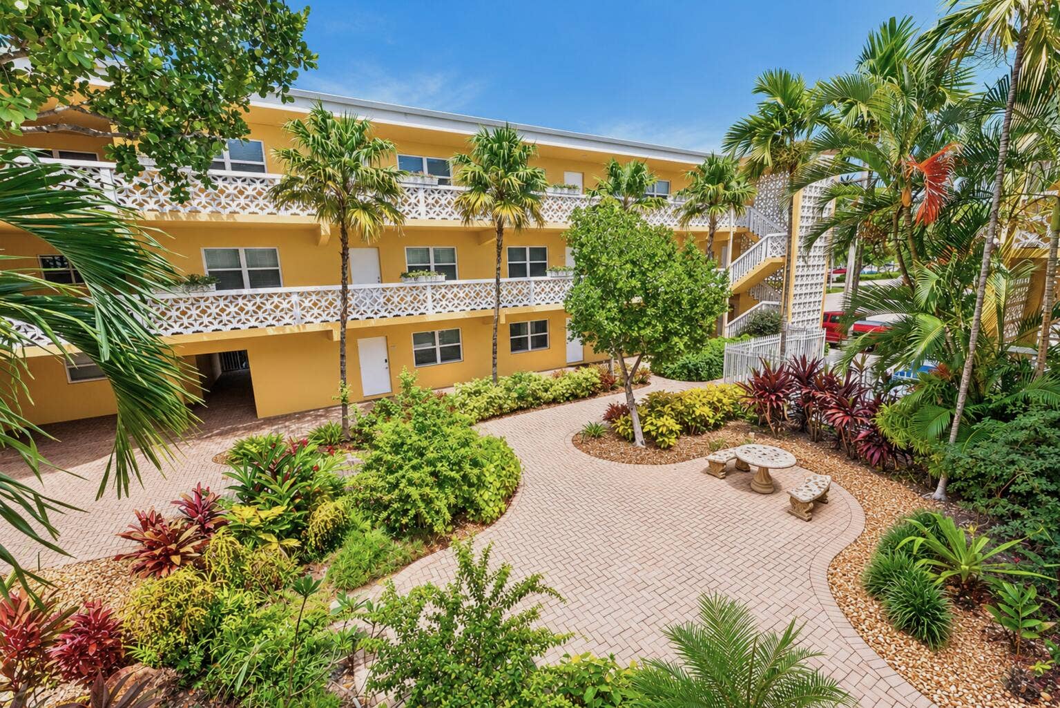 815 Middle River Drive, #202, Fort Lauderdale, FL 33304 Courtyard