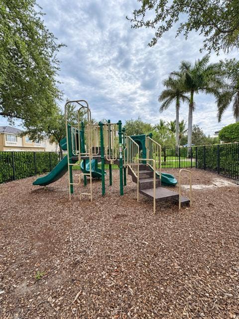 1571 SE HAMPSHIRE Way, #102, Stuart, Stuart, FL 34994 Playground