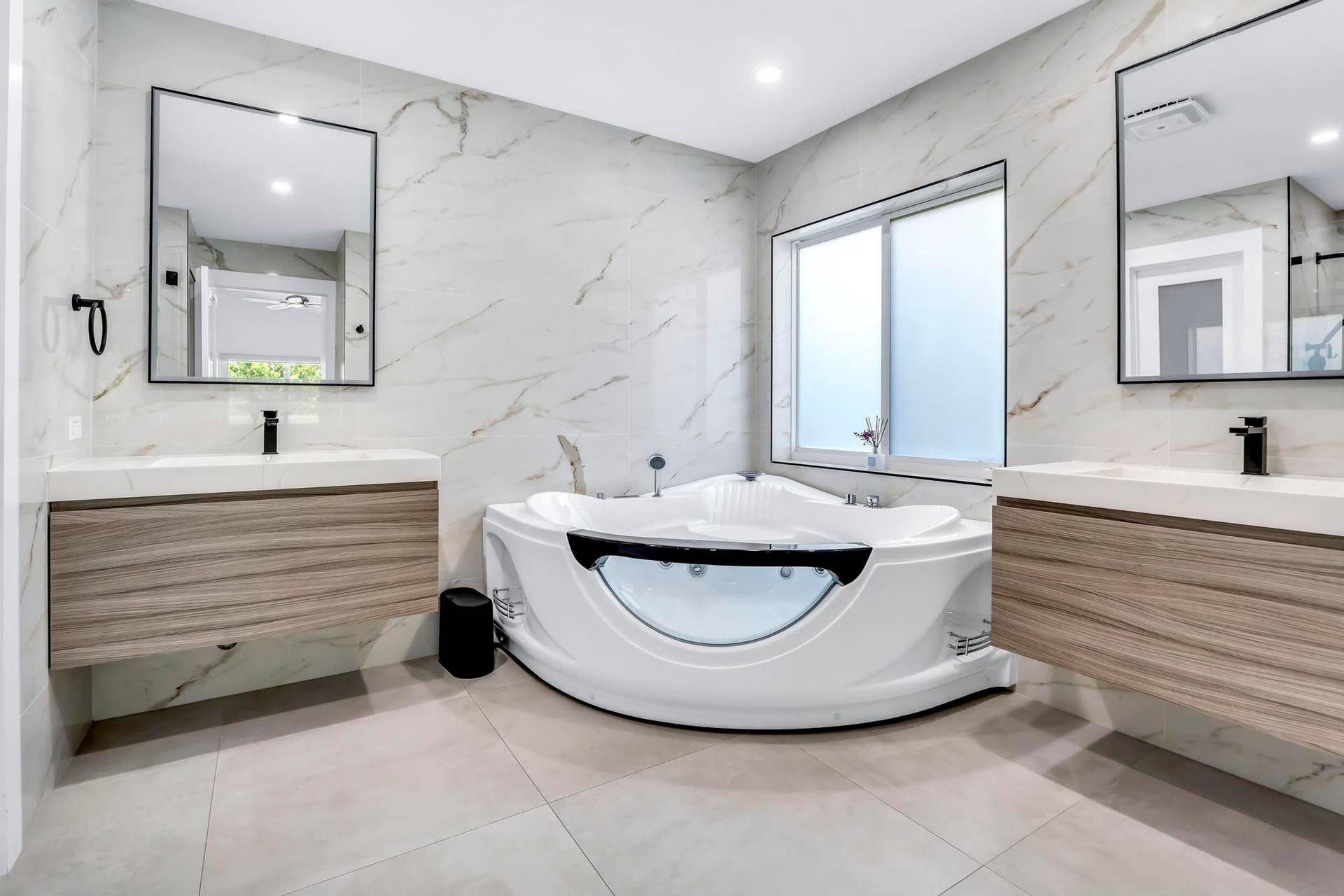Jacuzzi Tub