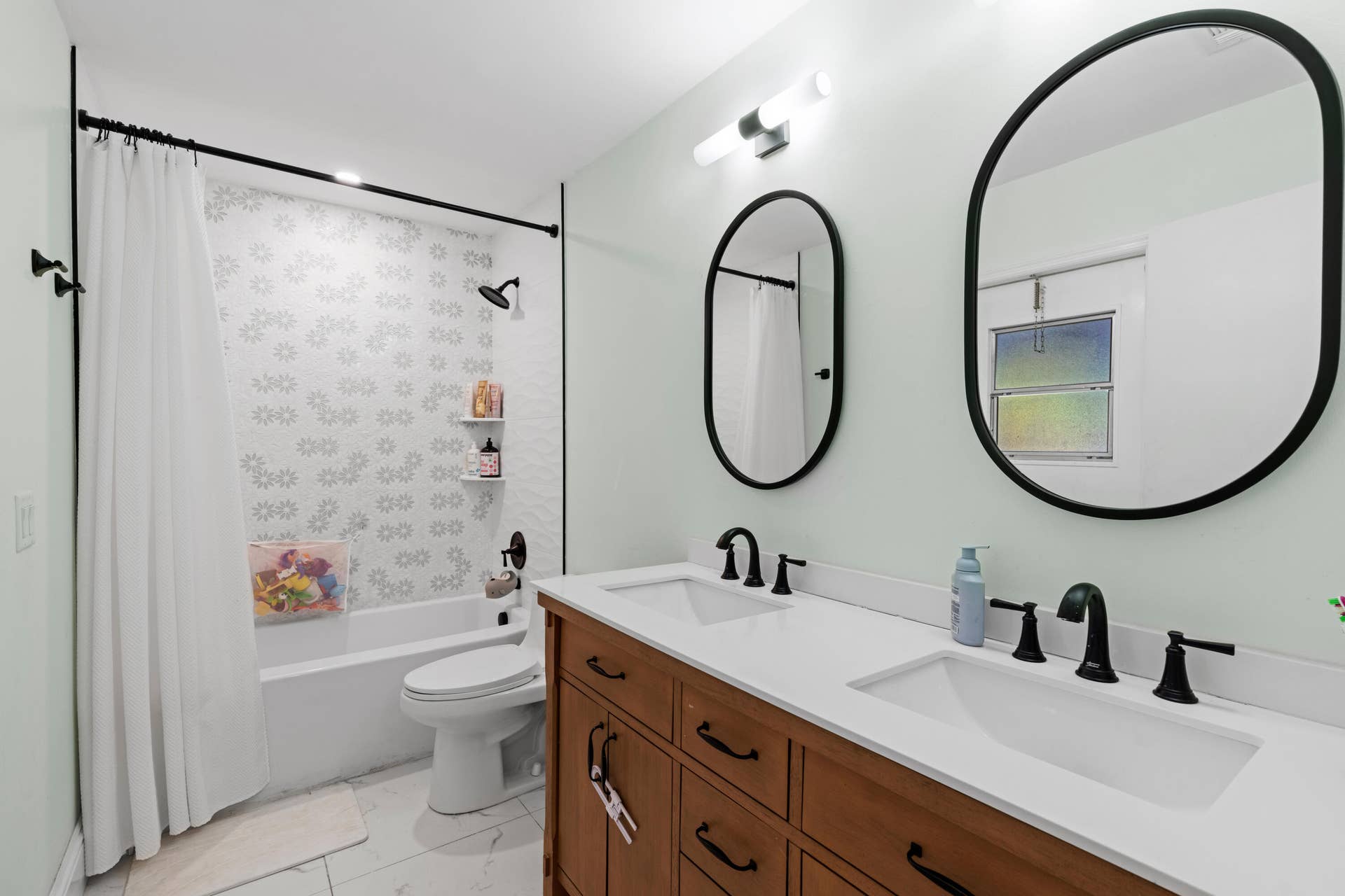 4456 Nicole Circle, Jupiter, FL 33469 Cabana Bathroom