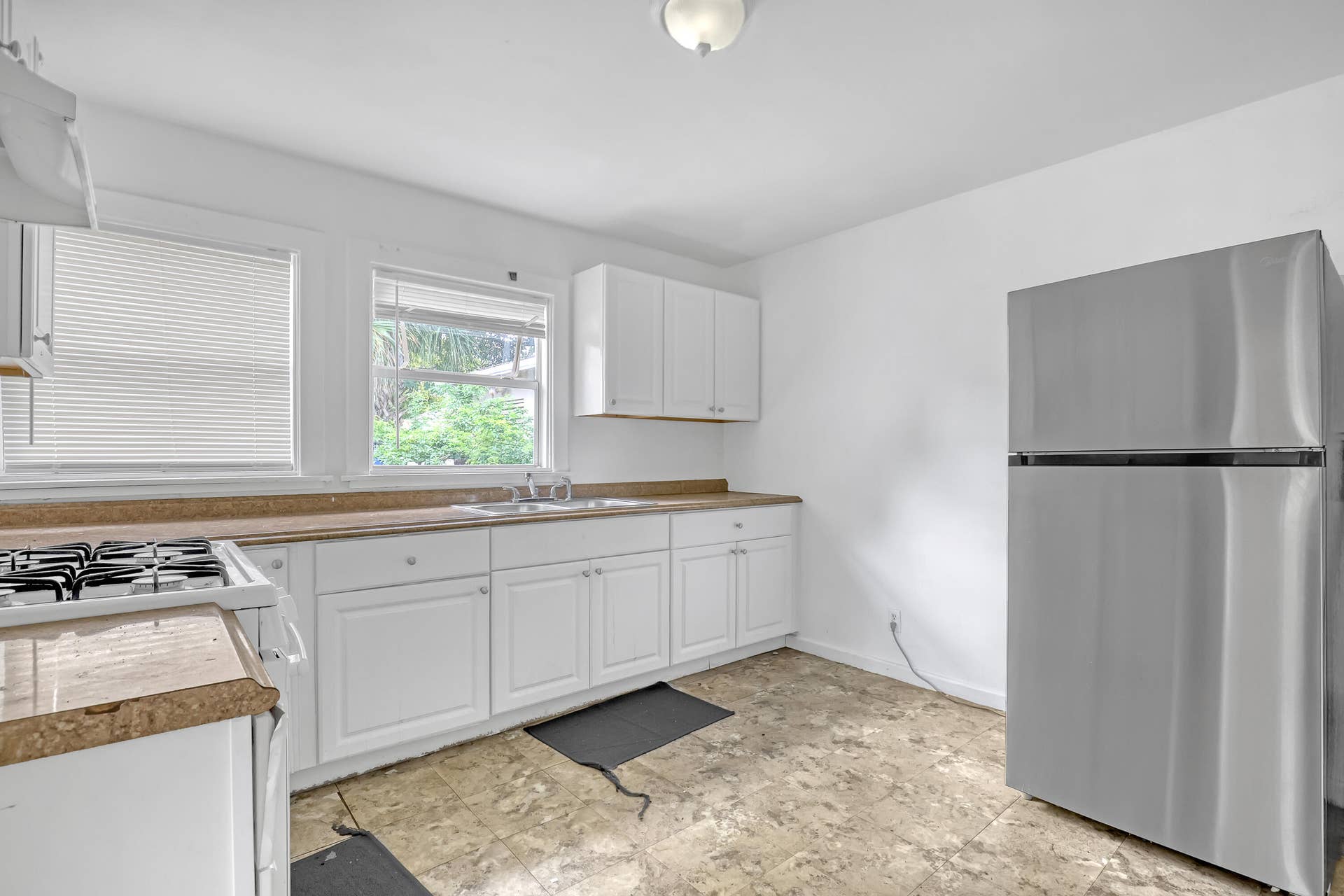 5014 SPRUCE Avenue, West Palm Beach, FL 33407 Rear Unit Kitchen