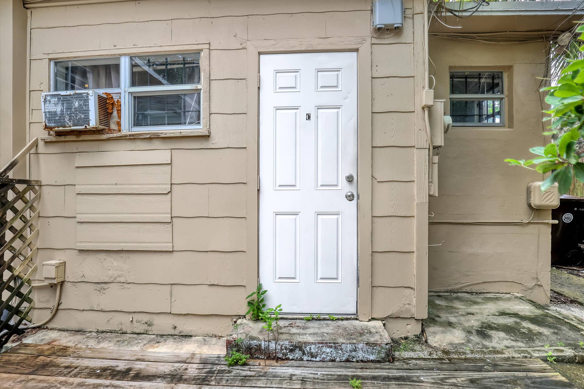 5014 SPRUCE Avenue, West Palm Beach, FL 33407 Efficiency entrance