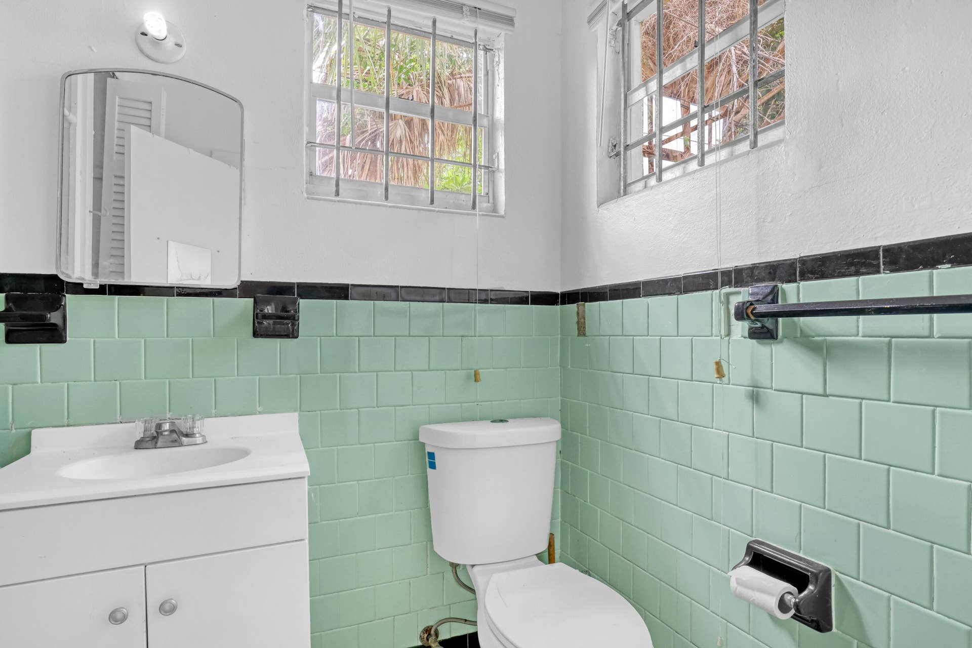 5014 SPRUCE Avenue, West Palm Beach, FL 33407 Efficiency Bathroom